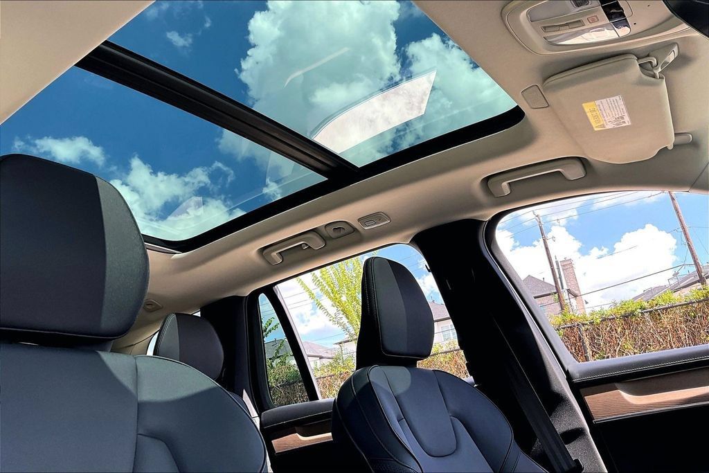 Certified 2026 Volvo XC90 B6 Plus AWD/4WD image 23