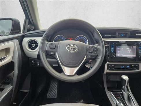 Used 2018 Toyota Corolla LE image 10