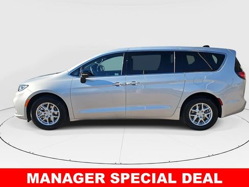 New 2026 Chrysler Pacifica Select image 6