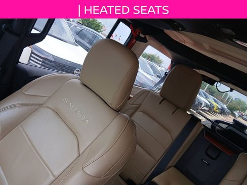 Used 2018 Jeep Wrangler Unlimited Sahara w/ Uconnect 4C Nav & Sound Group AWD/4WD image 16