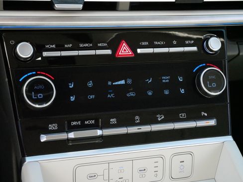 Used 2024 Hyundai Santa Fe Limited image 23