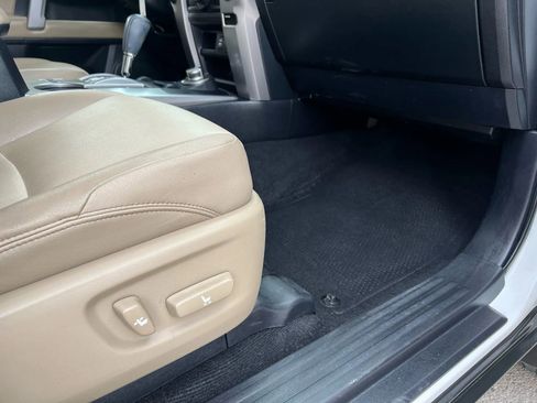 Used 2014 Toyota 4Runner SR5 Premium image 30