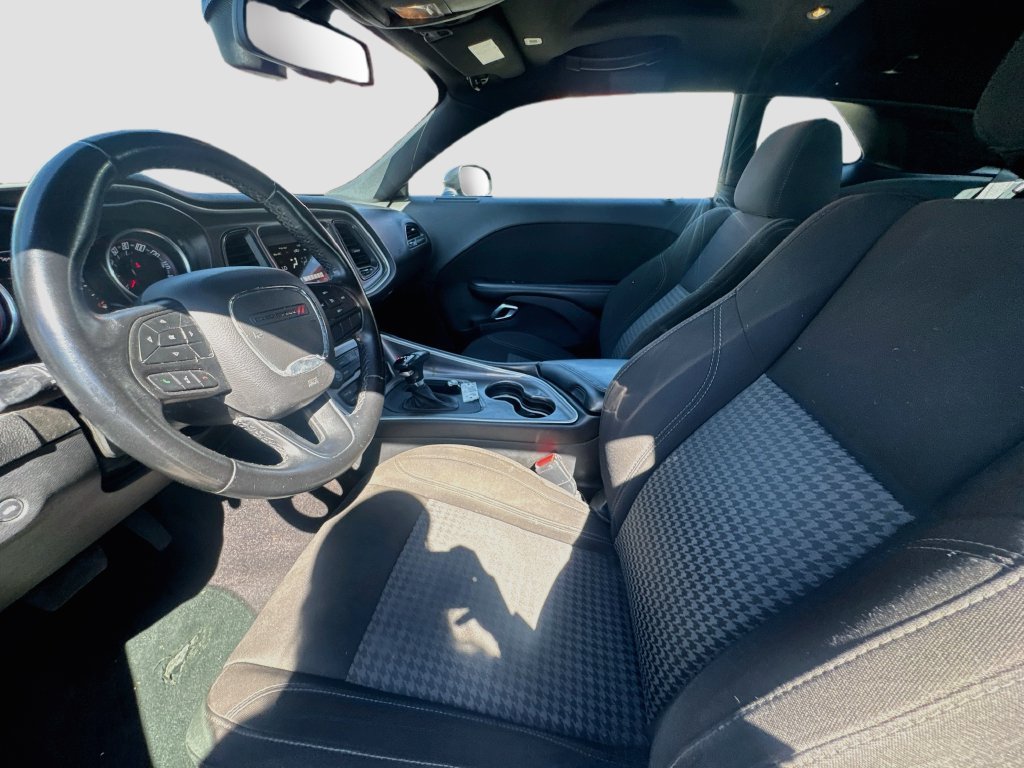 Used 2022 Dodge Challenger SXT RWD image 19
