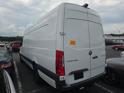 Used 2024 Mercedes-Benz Sprinter 3500 image 11