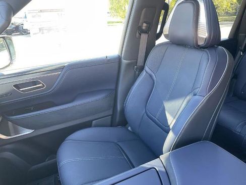 Certified 2026 INFINITI QX80 SPORT w/ Sport Exterior Package image 15