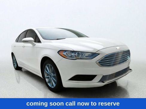 Used 2017 Ford Fusion SE w/ Fusion SE Technology Package FWD image 1