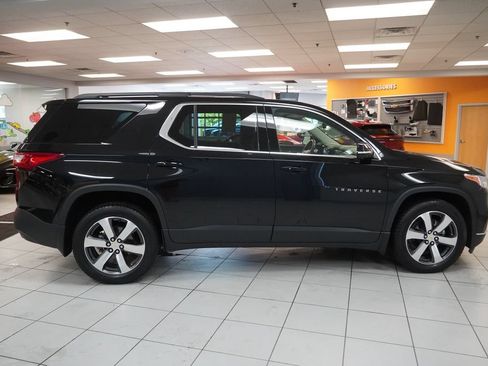 Used 2020 Chevrolet Traverse LT w/ LT Premium Package FWD image 12