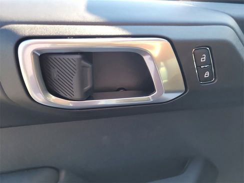 New 2025 Ford Bronco Badlands image 14