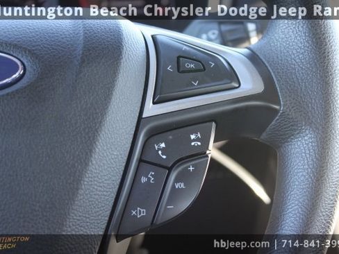 Used 2020 Ford Fusion SE image 17