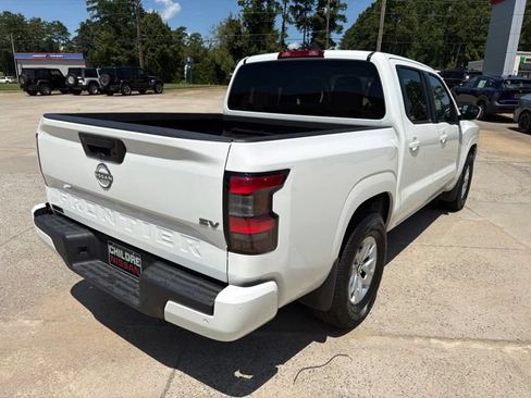 Used 2024 Nissan Frontier SV w/ Technology Package RWD image 6
