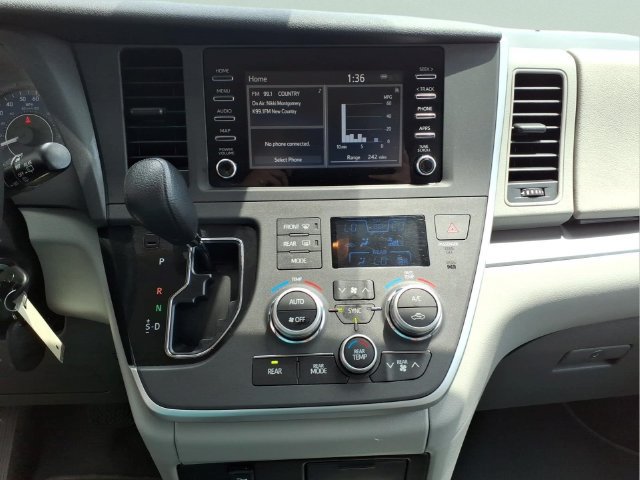 Used 2020 Toyota Sienna L FWD image 18