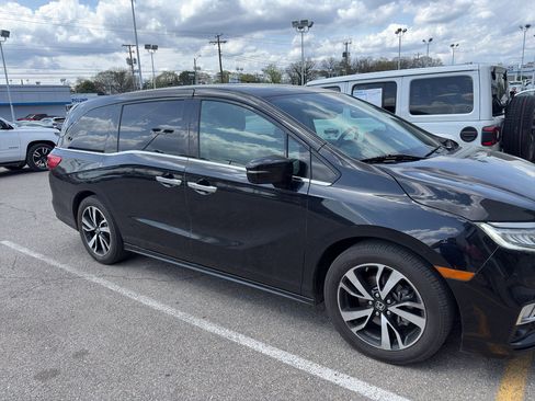 Used 2018 Honda Odyssey Elite image 3