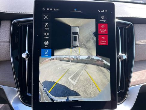 New 2026 Volvo XC90 B6 Plus w/ Protection Package Premier image 16