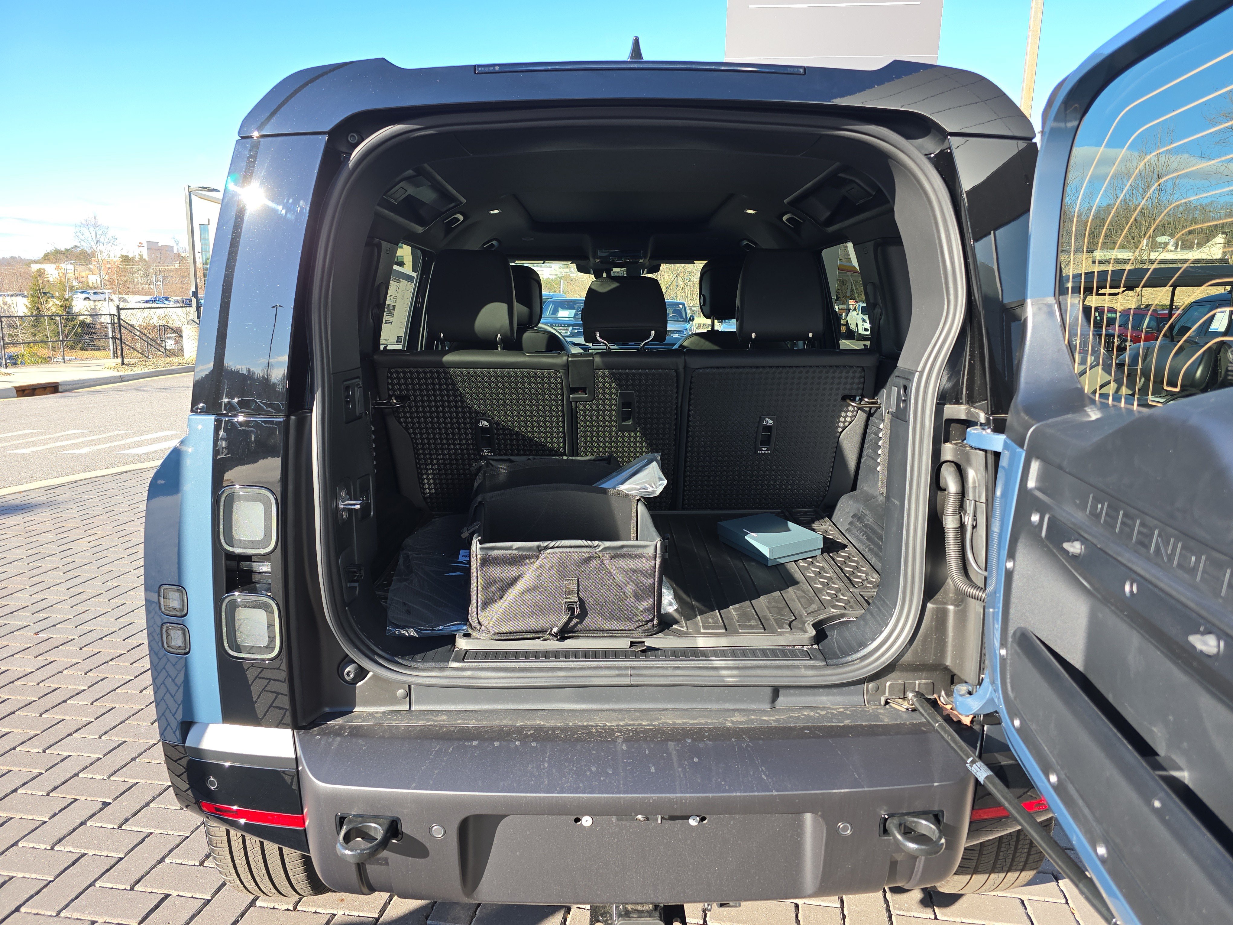 Certified 2026 Land Rover Defender 110 X-Dynamic SE AWD/4WD image 8