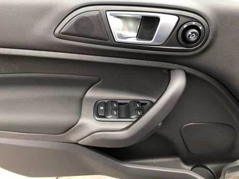 Used 2015 Ford Fiesta SE image 17
