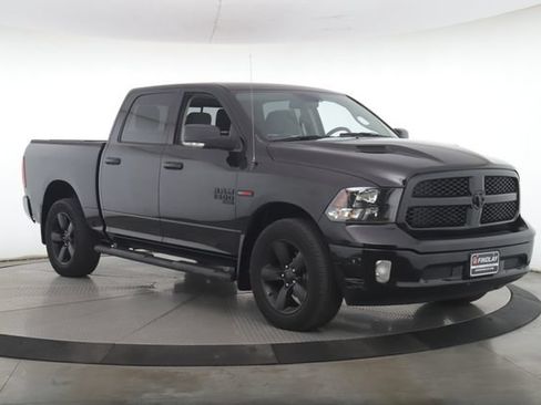 Used 2019 RAM 1500 Classic SLT w/ Black Appearance Group AWD/4WD image 2