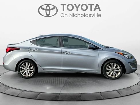 Used 2015 Hyundai Elantra SE w/ Option Group 03 FWD image 7