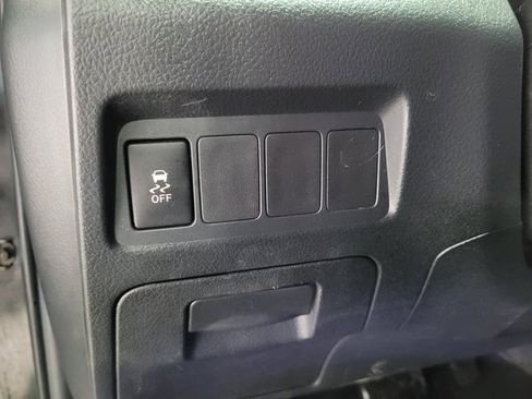 Used 2010 Pontiac Vibe Base image 32