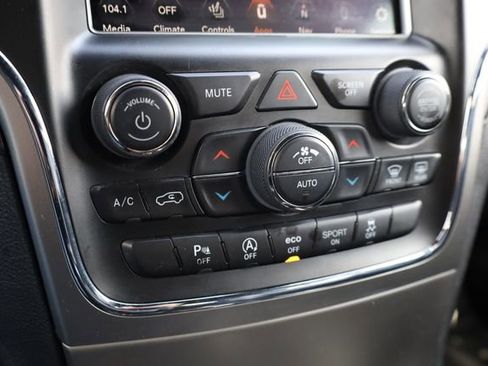 Used 2018 Jeep Grand Cherokee Altitude image 23