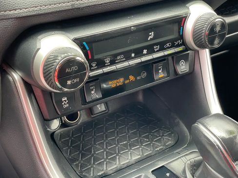 Used 2021 Toyota RAV4 XLE Premium AWD/4WD image 19