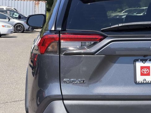 Used 2022 Toyota RAV4 LE AWD/4WD image 12