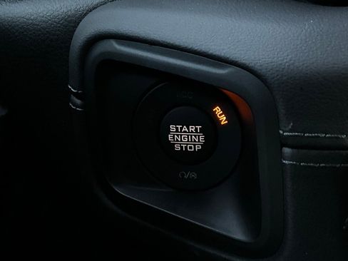 Used 2025 Jeep Wrangler Unlimited Rubicon image 25