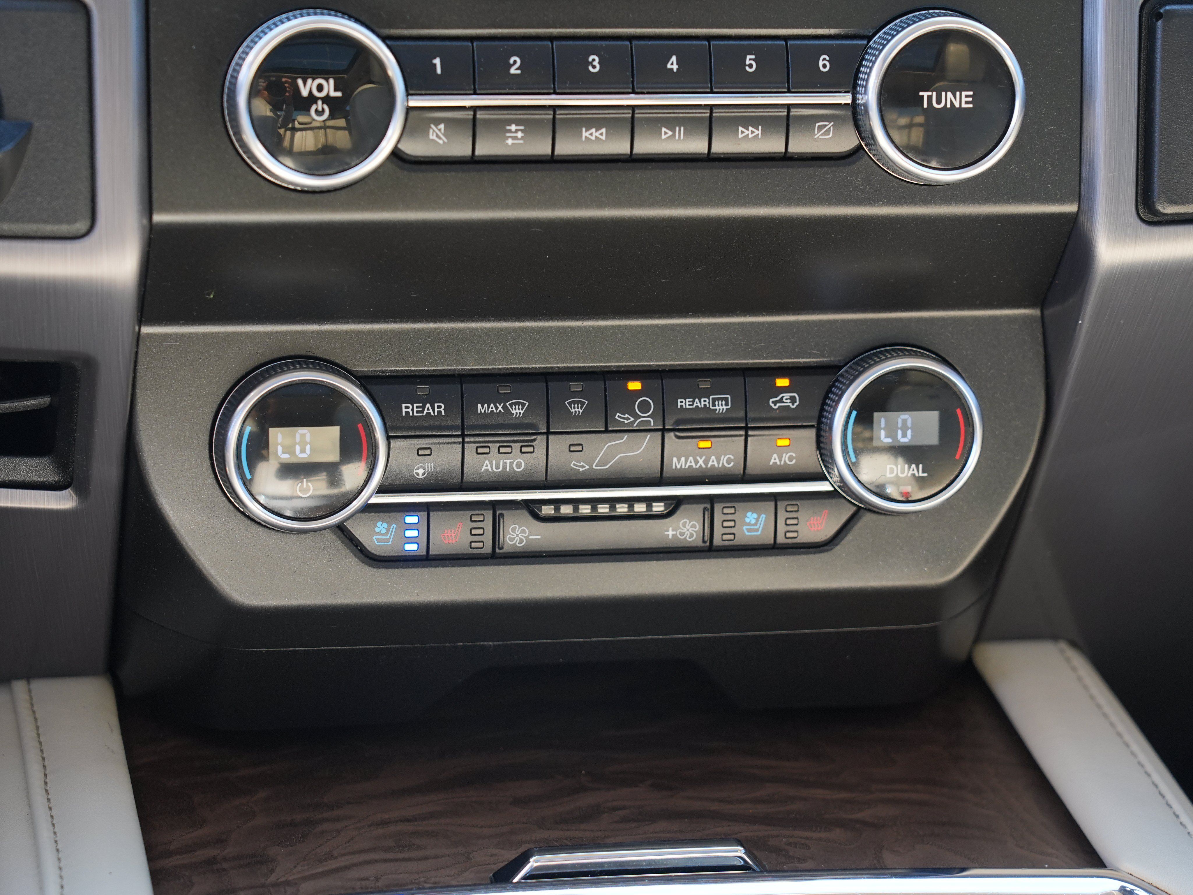 Used 2020 Ford Expedition Platinum AWD/4WD image 24