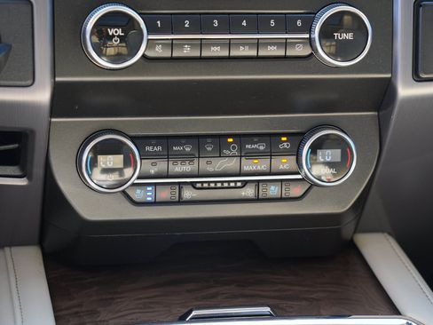 Used 2020 Ford Expedition Platinum AWD/4WD image 24