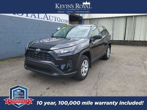 Used 2021 Toyota RAV4 LE AWD/4WD image 2