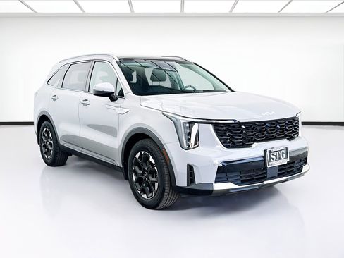 Used 2025 Kia Sorento S w/ Panoramic Sunroof Package image 3