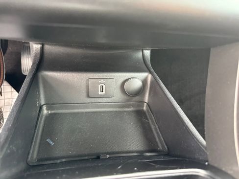 Used 2017 Ford Fusion SE w/ Fusion SE Technology Package image 39