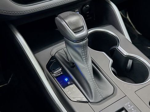 Used 2023 Toyota Highlander XLE image 17