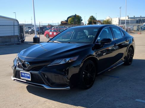 Used 2023 Toyota Camry XSE image 8