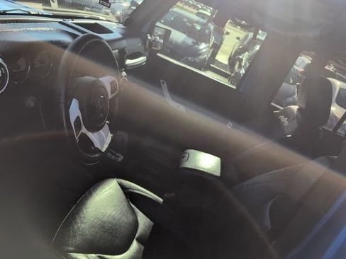 Used 2014 Jeep Wrangler Unlimited Sahara image 12