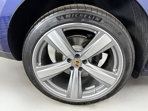 Used 2026 Porsche Macan AWD/4WD image 34