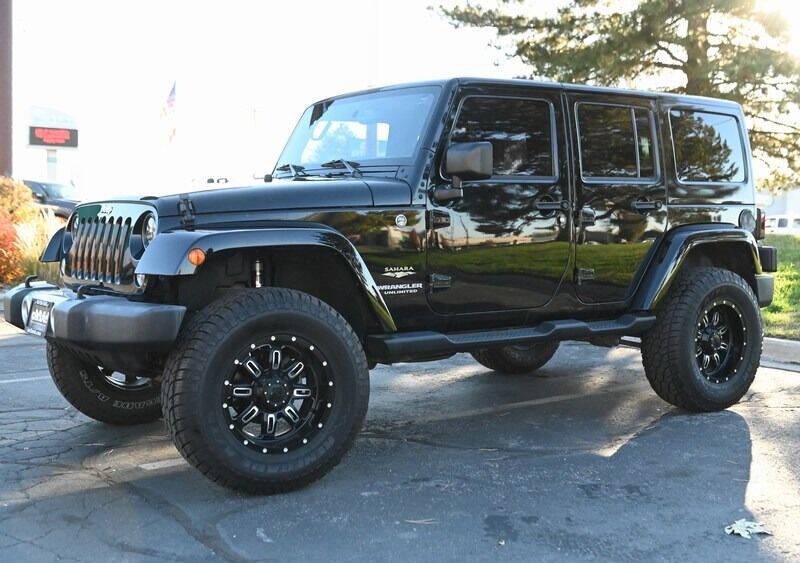 Used 2015 Jeep Wrangler Unlimited Sahara w/ Dual Top Group AWD/4WD image 5
