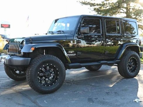 Used 2015 Jeep Wrangler Unlimited Sahara w/ Dual Top Group AWD/4WD image 5