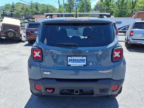 Used 2016 Jeep Renegade Trailhawk w/ Premium Trailhawk Package AWD/4WD image 5