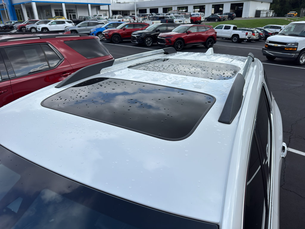 Used 2023 GMC Acadia Denali w/ Denali Technology Package FWD image 9