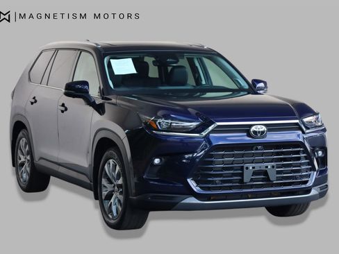 Used 2025 Toyota Grand Highlander AWD image 4