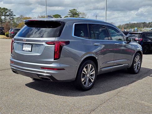 Used 2022 Cadillac XT6 Premium Luxury w/ Technology Package FWD image 8