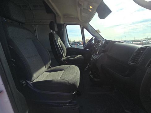 Used 2025 RAM ProMaster 2500 w/ Convenience Group image 11