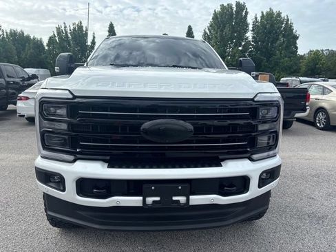 Used 2025 Ford F250 Platinum AWD/4WD image 2