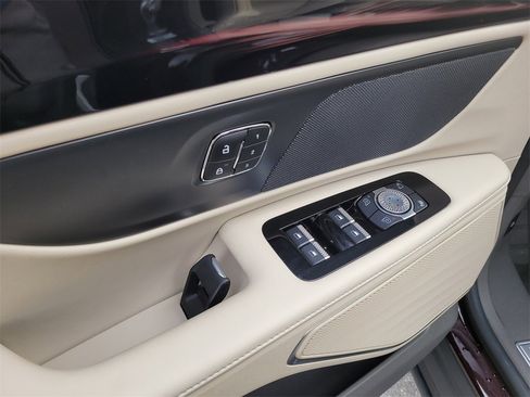 Certified 2025 Lincoln Nautilus Premier image 14