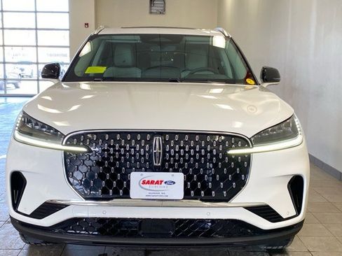 New 2026 Lincoln Aviator AWD image 3