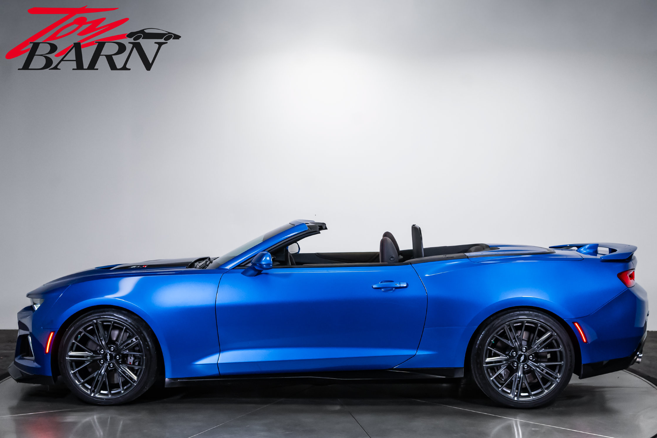 Used 2018 Chevrolet Camaro ZL1 RWD image 2