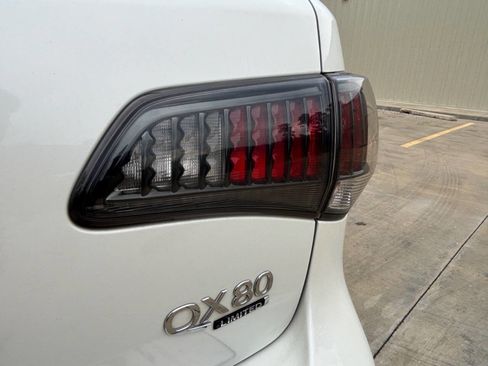 Used 2016 INFINITI QX80 Limited image 24