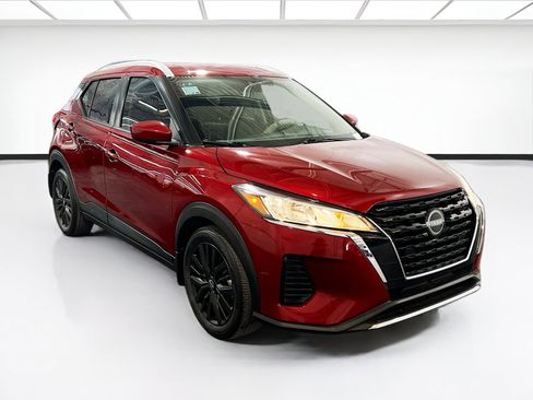 Used 2023 Nissan Kicks SV FWD image 3