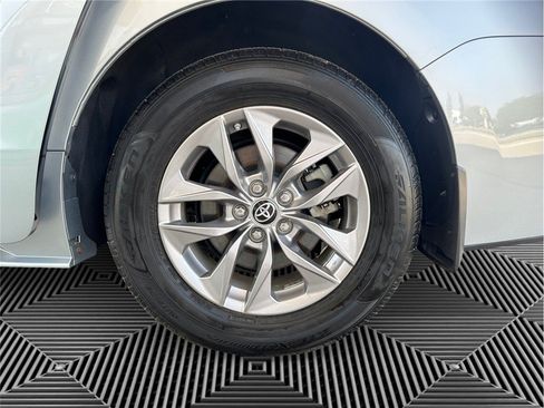 Used 2021 Toyota Sienna XLE w/ XLE Plus Package AWD/4WD image 14