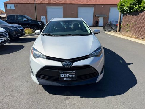 Used 2017 Toyota Corolla LE FWD image 2